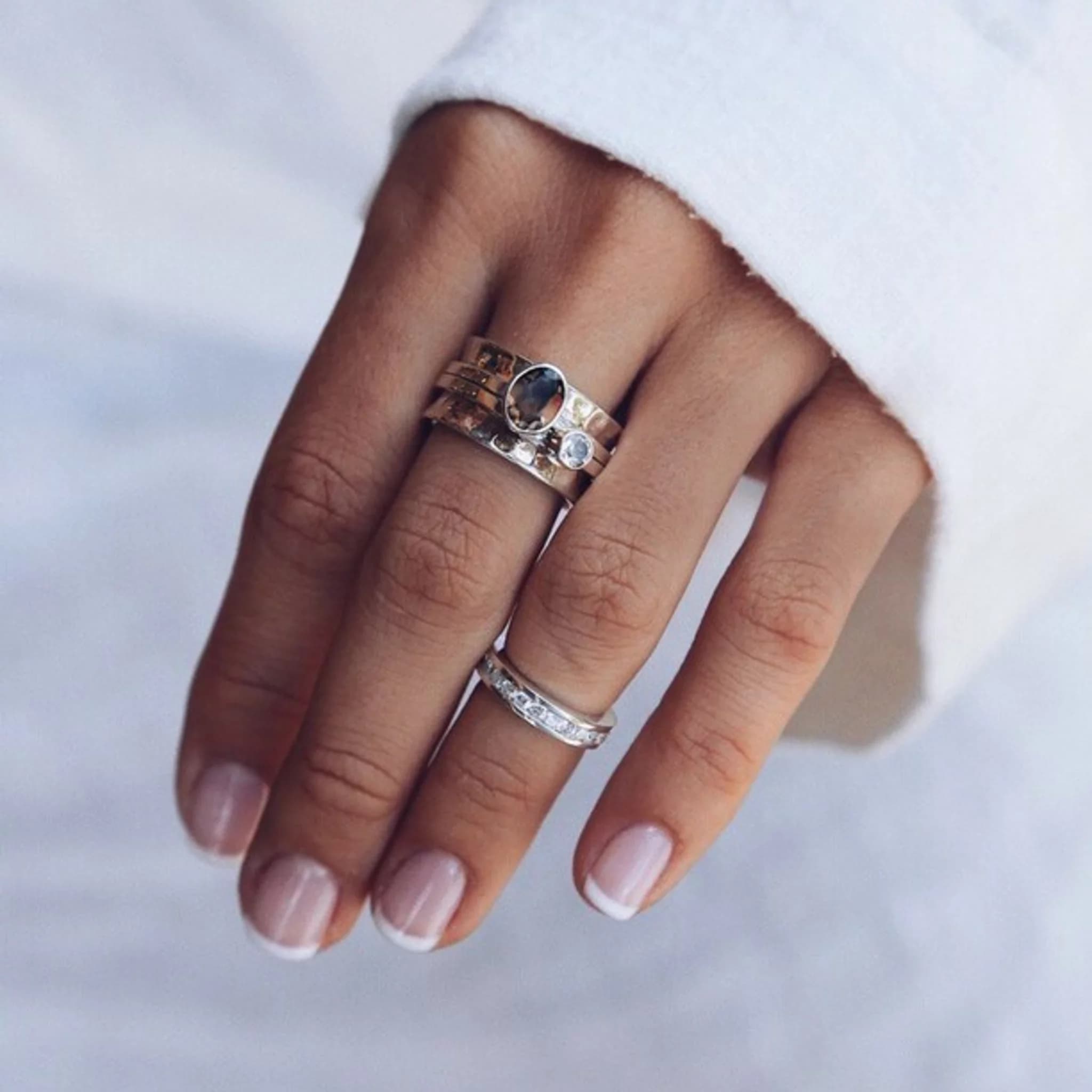 03-00-0371 Кольцо-механизм с овальным дымчатым кварцем и белым топазом (Ag 925)-2