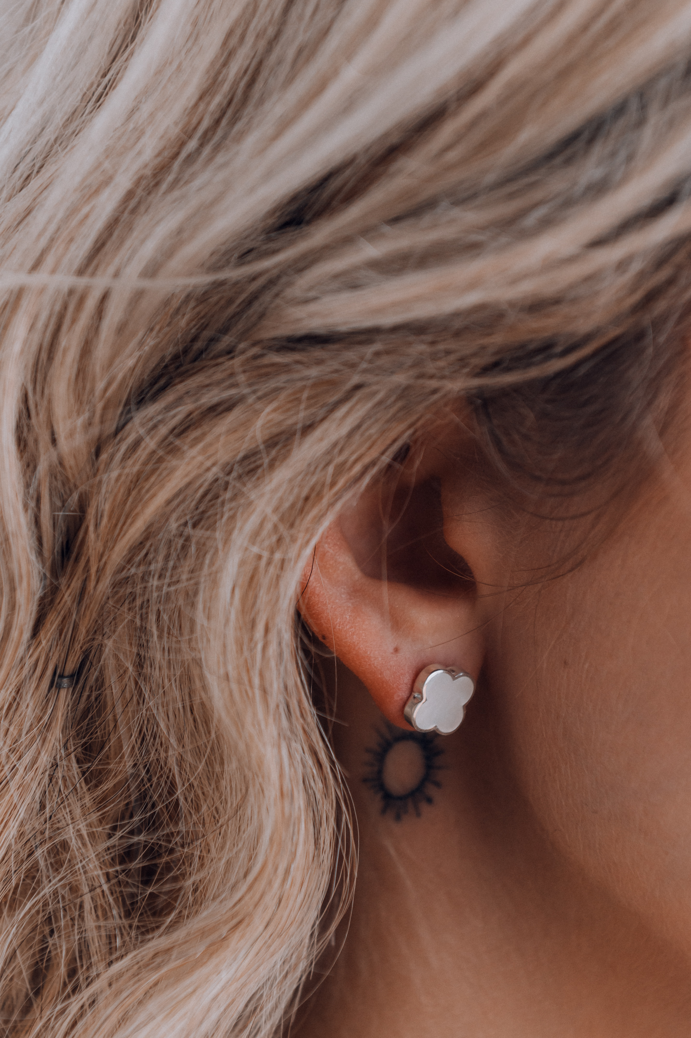 04-00-0185 Гвоздики клевер с белым перламутром (Ag 925)-2