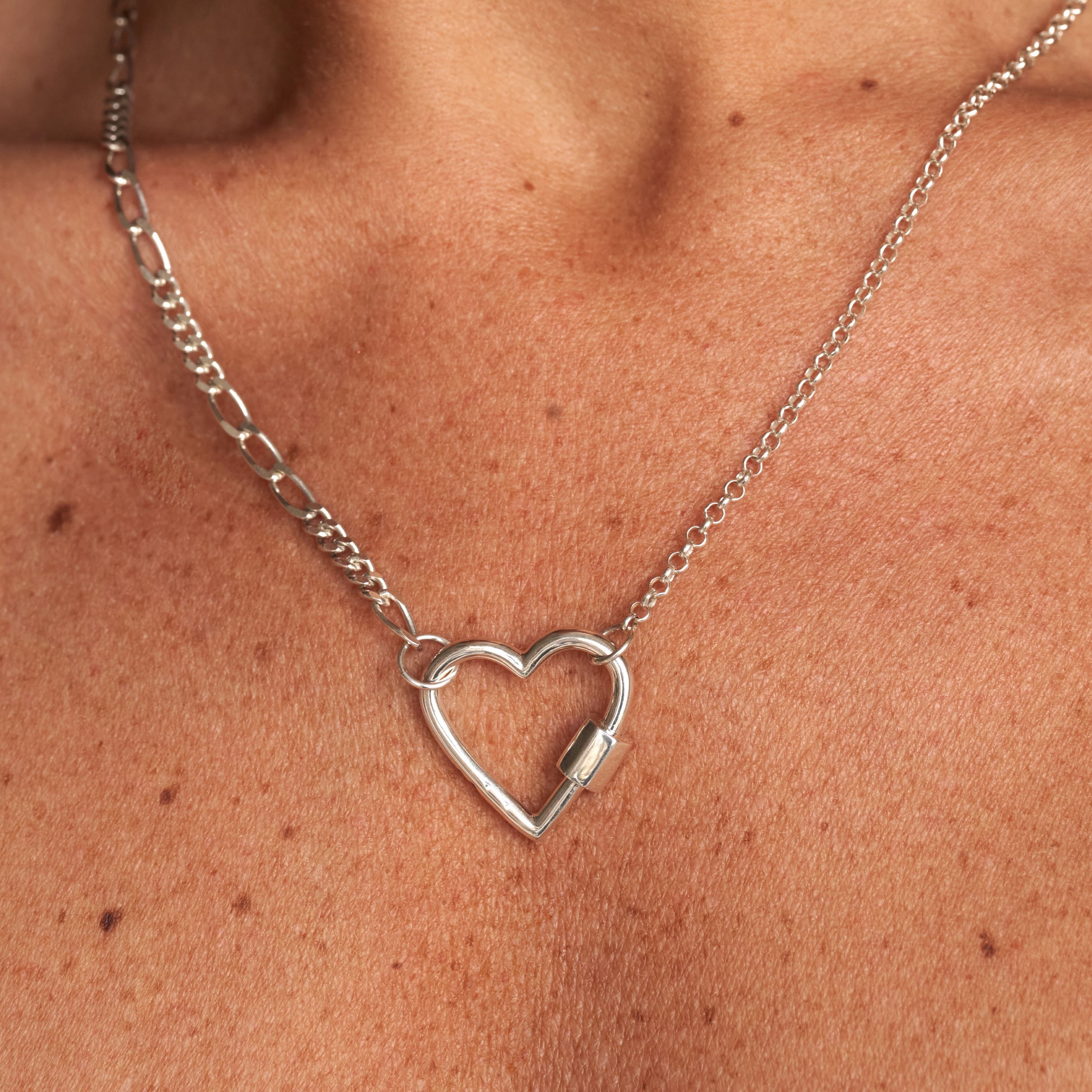 01-00-0733 Карабин-сердце (Ag 925)-3