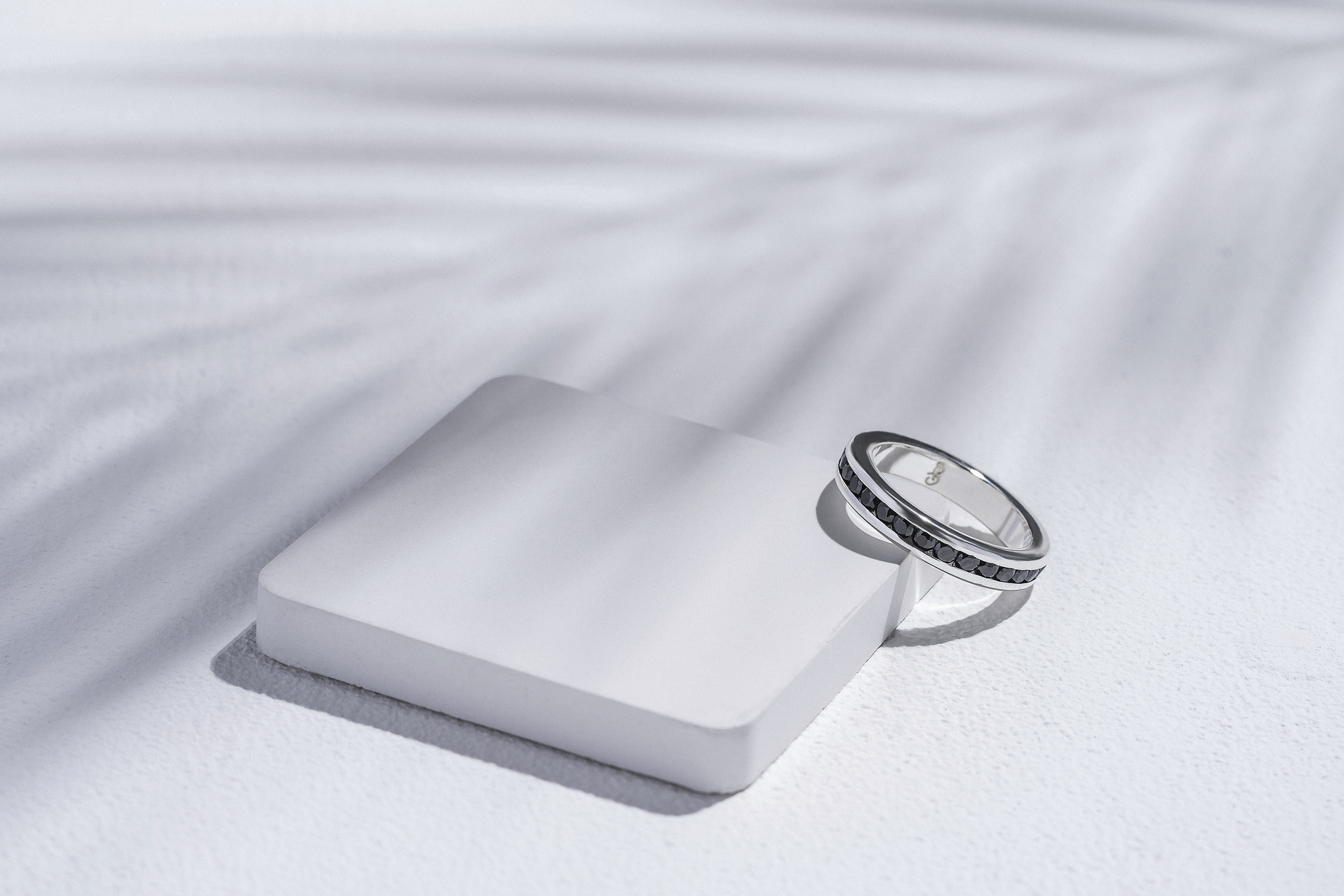 03-00-0302 Кольцо на фалангу с дорожкой черных цирконов (Ag 925)-2