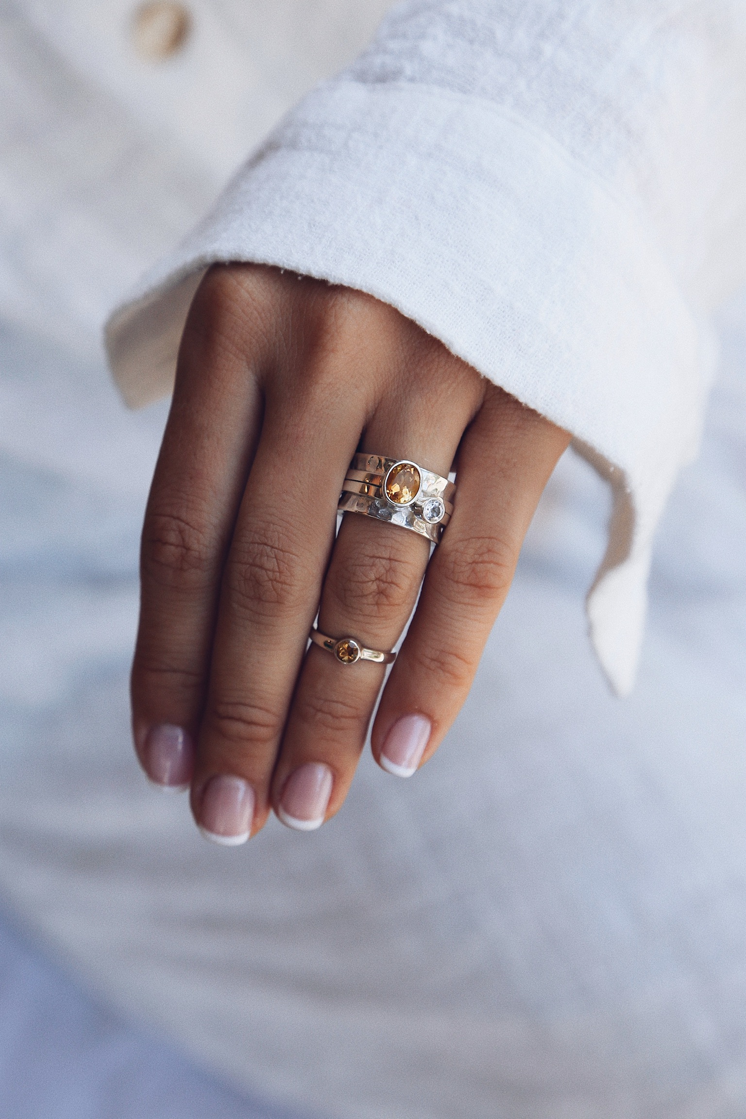 03-00-0316 Кольцо-механизм с овальным цитрином фасет и белым топазом (Ag 925)-2