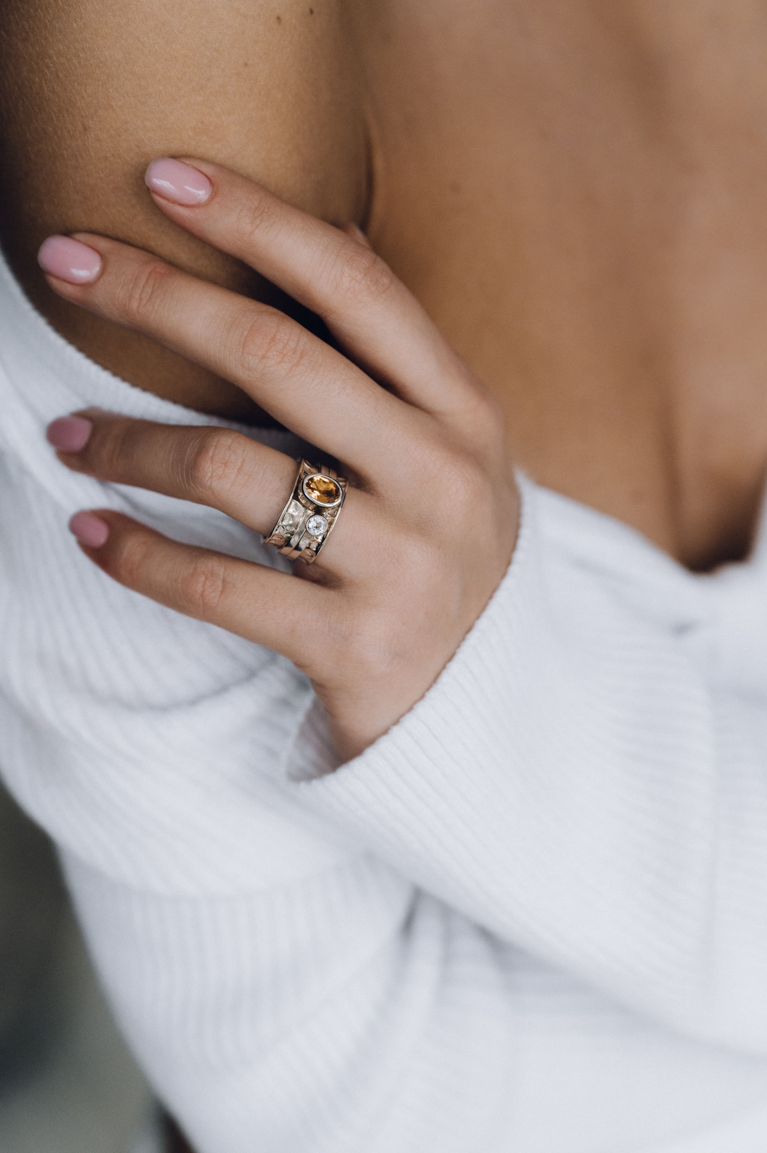 03-00-0316 Кольцо-механизм с овальным цитрином фасет и белым топазом (Ag 925)-3