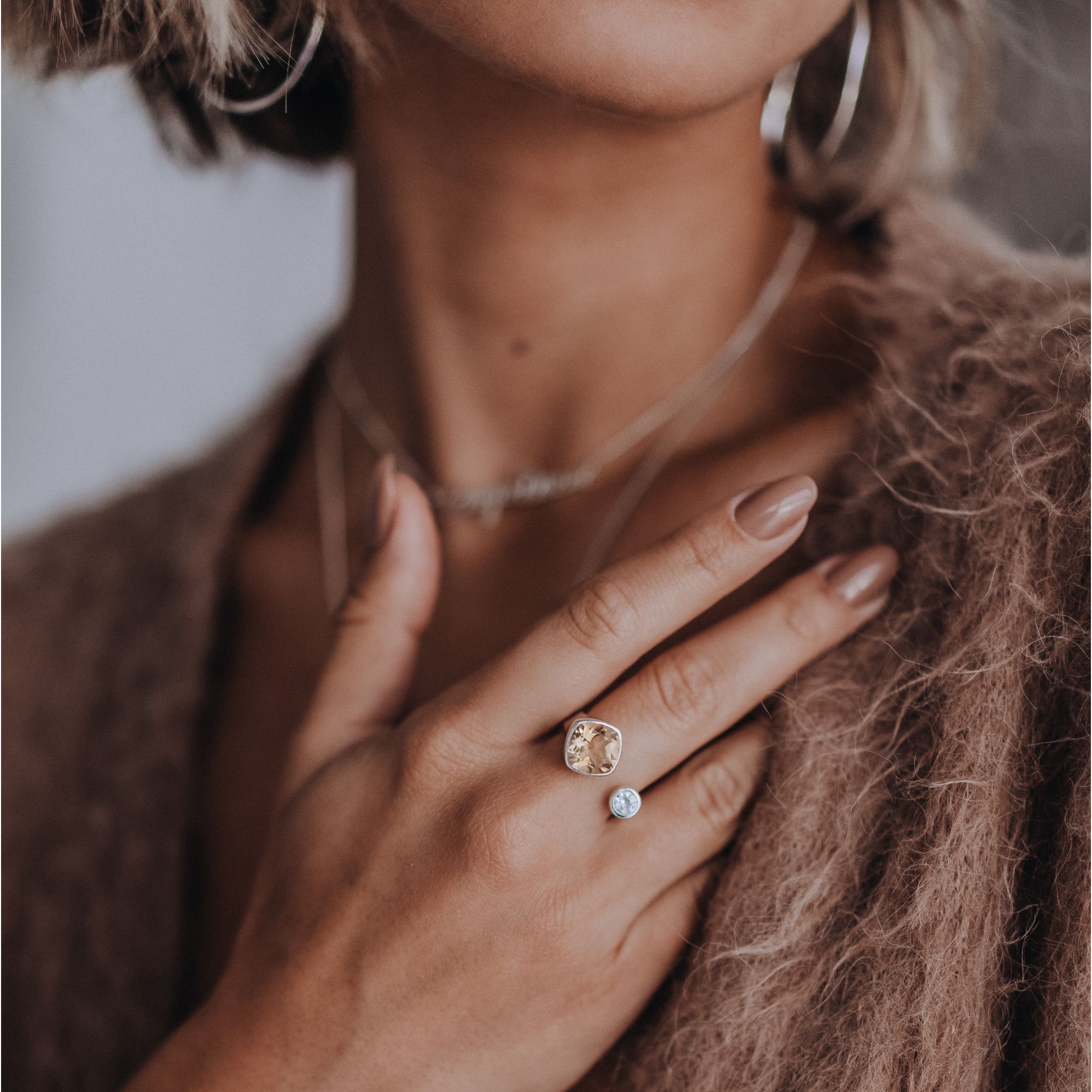 03-00-0564 Кольцо несмыкающееся с цитрином(ромб) и белым топазом (Ag 925)-2