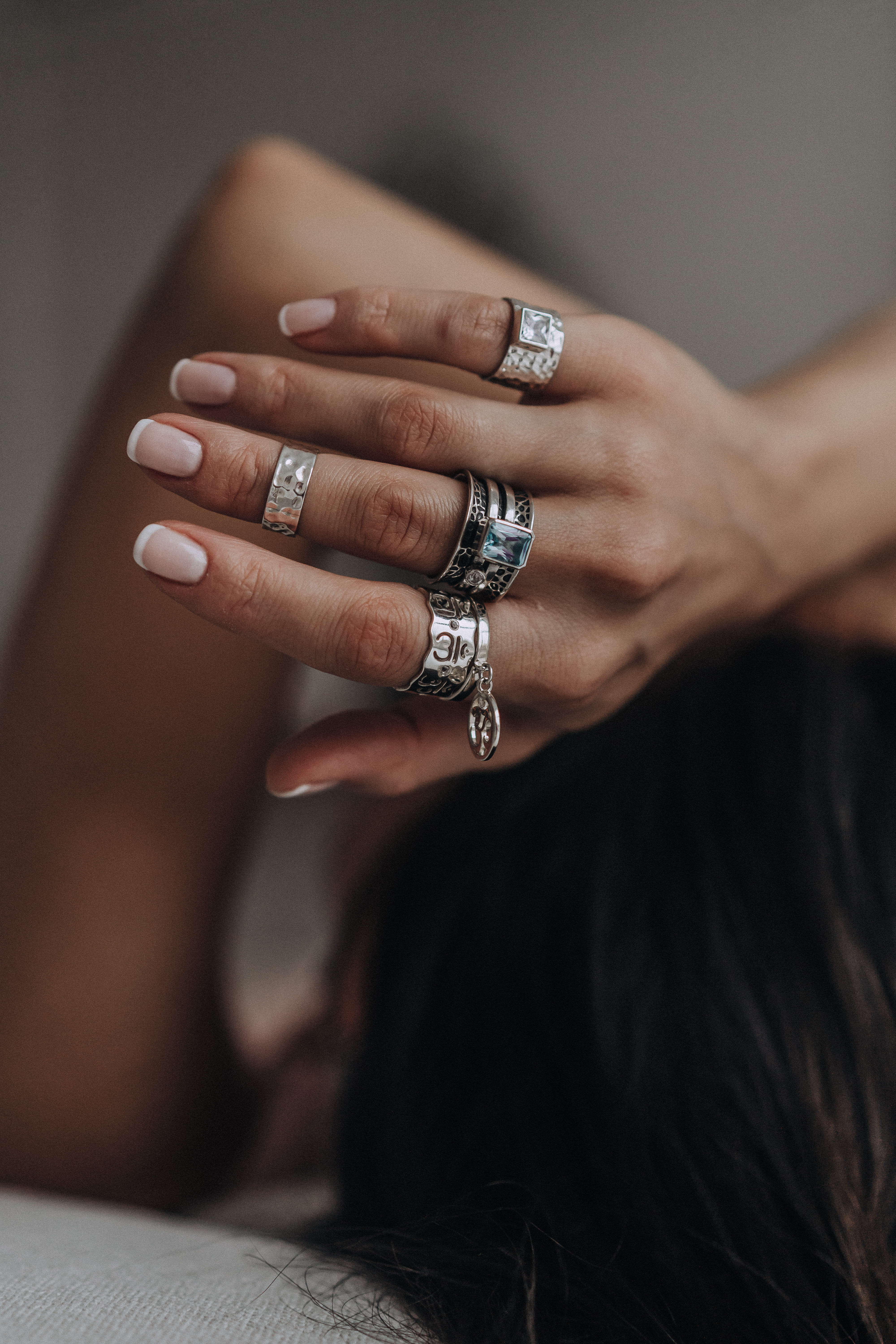 03-00-0262 Кольцо-механизм рустик с прямоугольным голубым и белым топазами (фасет) (Ag 925)-5