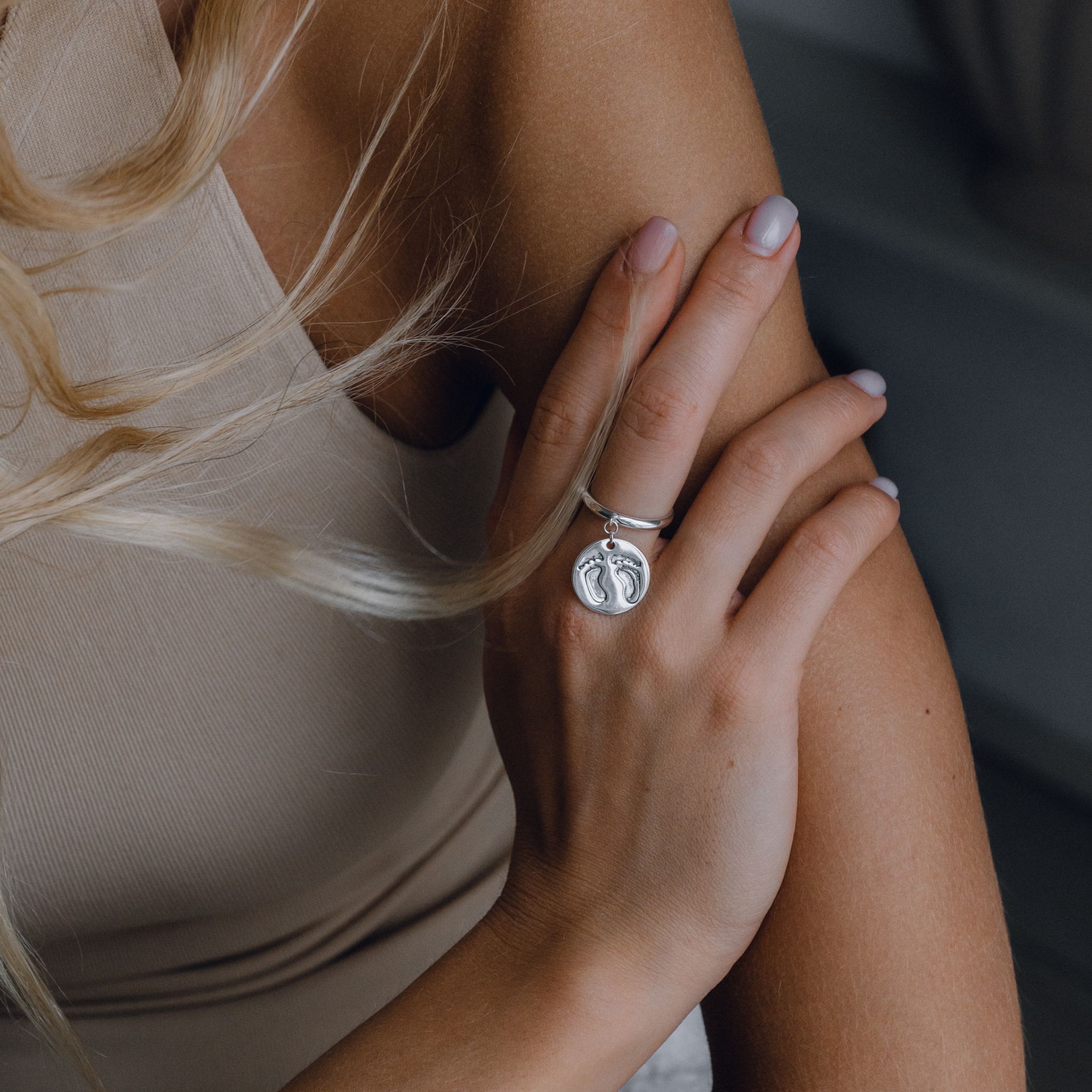 03-00-0528 Кольцо-медальон со следами детских ножек (Ag 925)-2