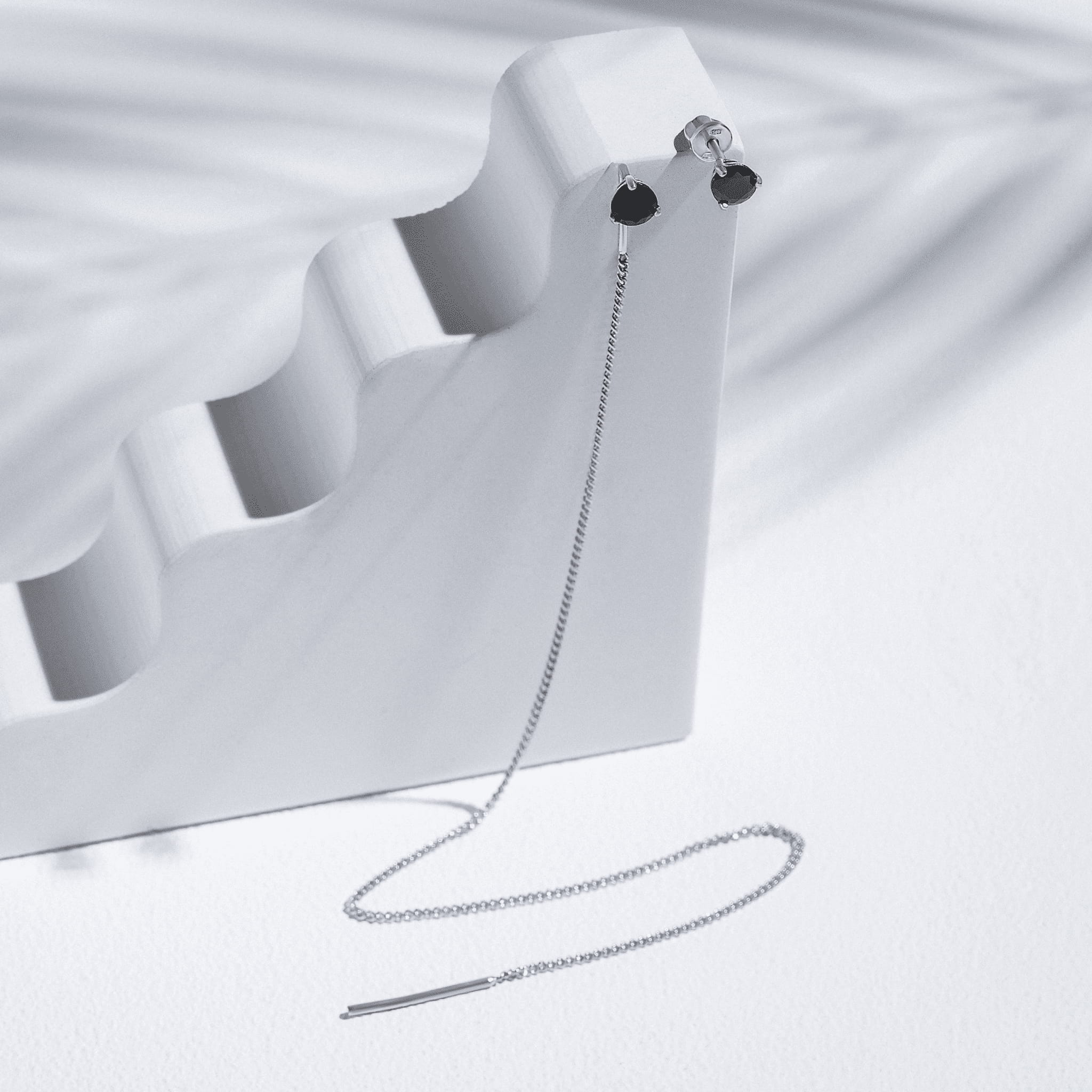 04-00-0079 Гвоздики с чёрным цирконом и длинной цепочкой (Ag 925)-1