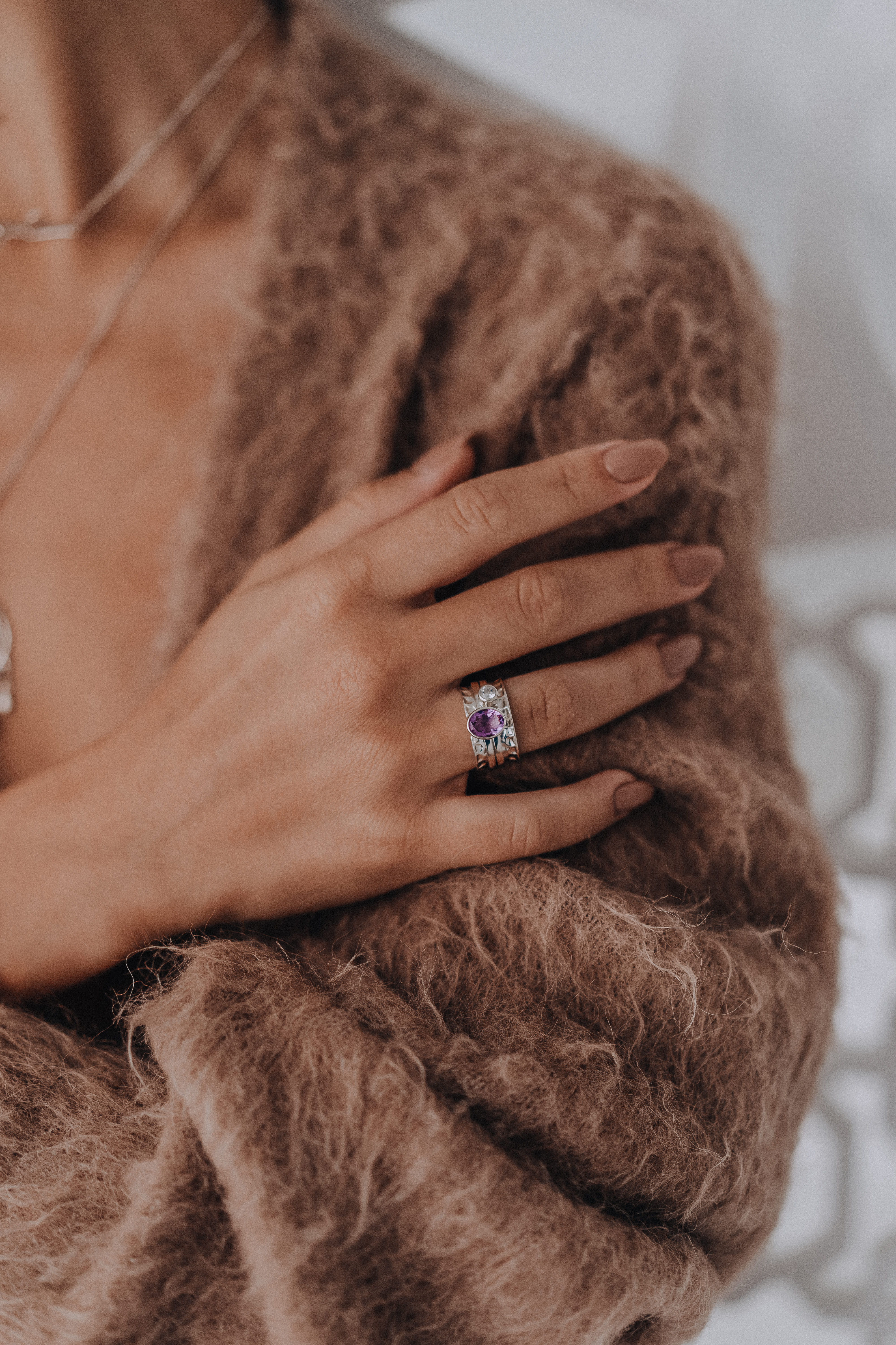 03-00-0315 Кольцо-механизм с овальным аметистом и белым топазом (Ag 925)-6