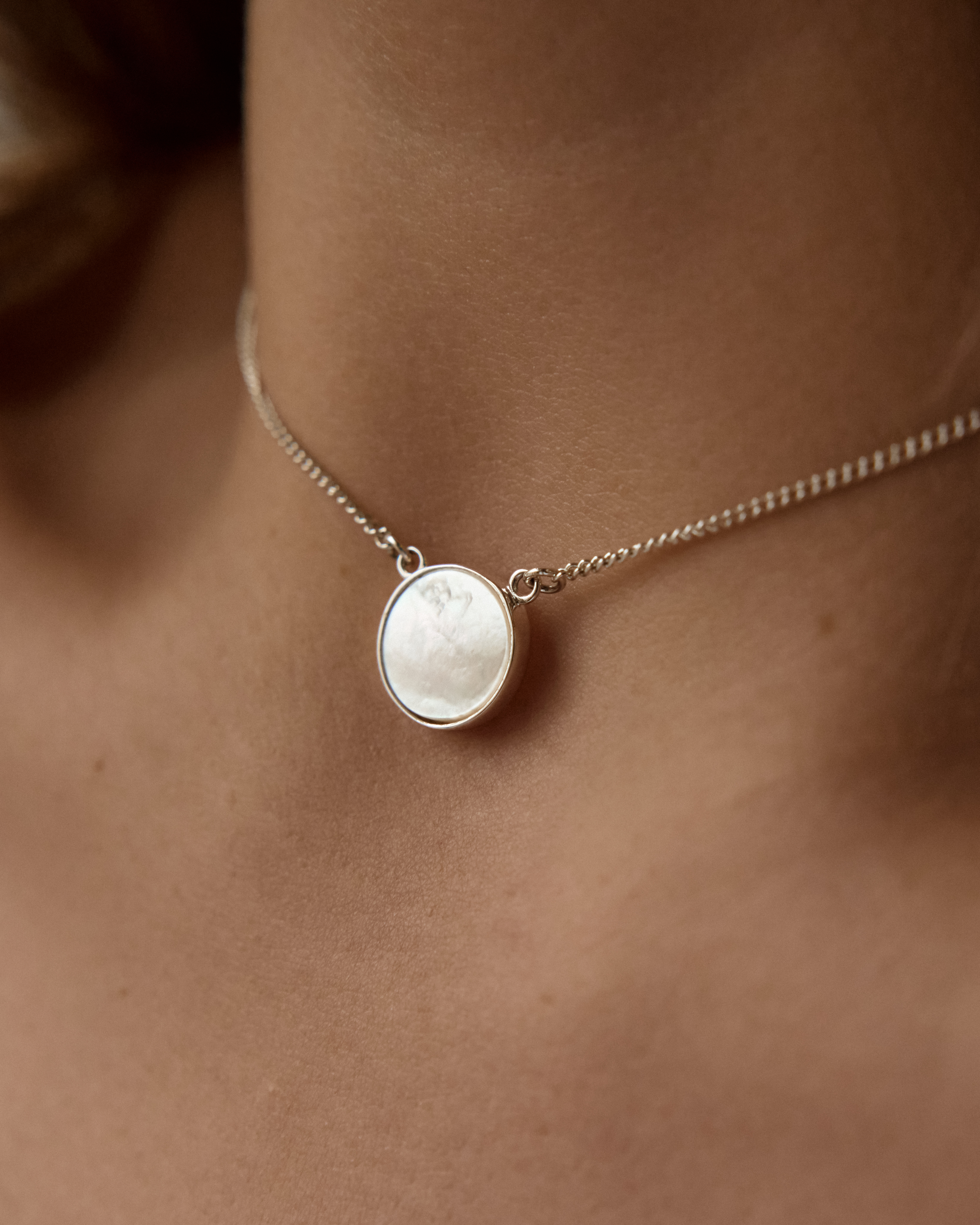 01-00-0688 Колье с круглым перламутром (12мм) (Ag 925)-3