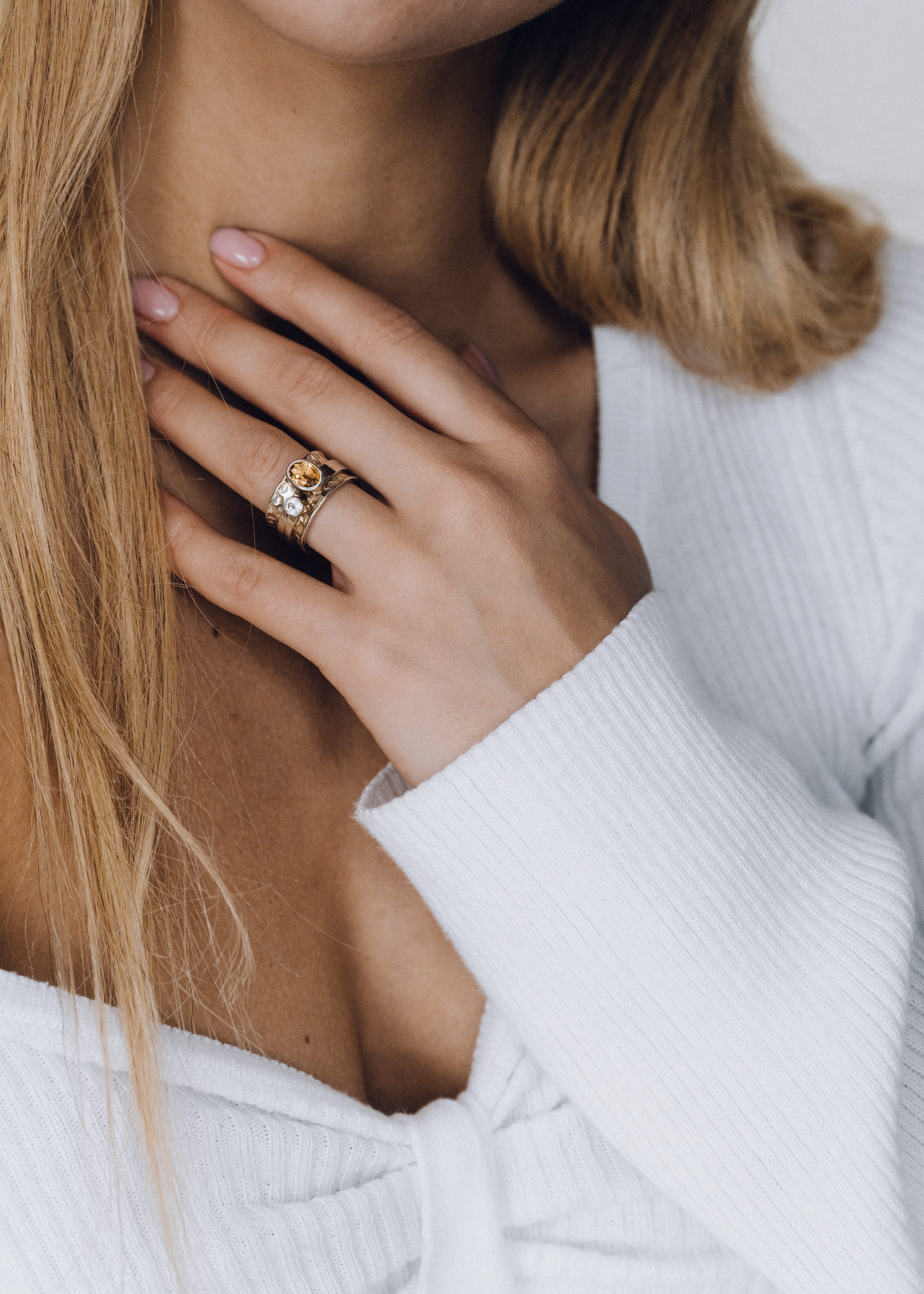 03-00-0316 Кольцо-механизм с овальным цитрином фасет и белым топазом (Ag 925)-7