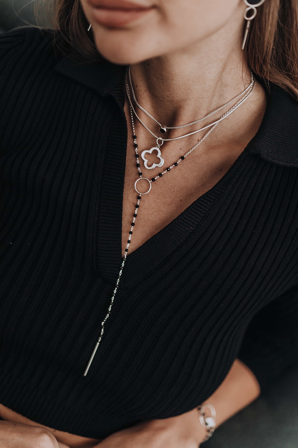 01-00-0109 Одинарный галстук с чёрным ониксом, кольцом и серебряной пластиной (Ag 925)-2