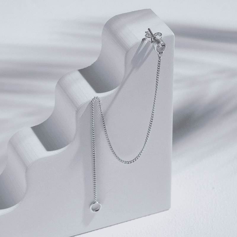 04-00-0080 Гвоздики с белым цирконом и длинной цепочкой (Ag 925)