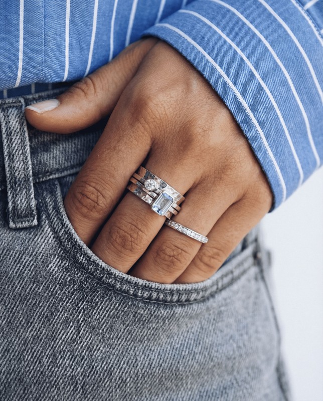 03-00-0317 Кольцо-механизм с прямоугольным голубым и круглым белым топазами (Ag 925)