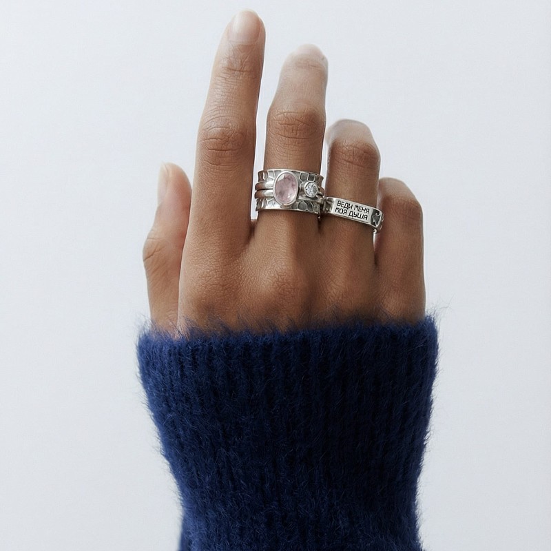 03-00-0319 Кольцо-механизм с овальным розовым кварцем (фасет) и белым топазом (Ag 925)