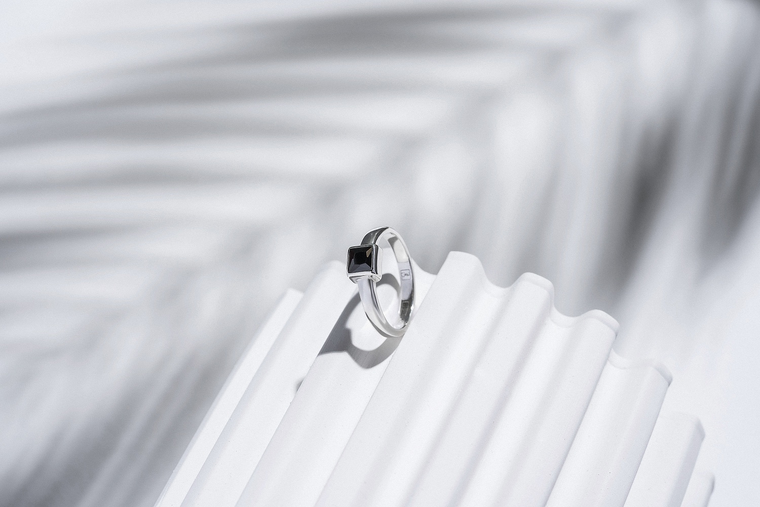 03-00-0177 Кольцо на фалангу с квадратным чёрным цирконом (гладкое) (Ag 925)-3