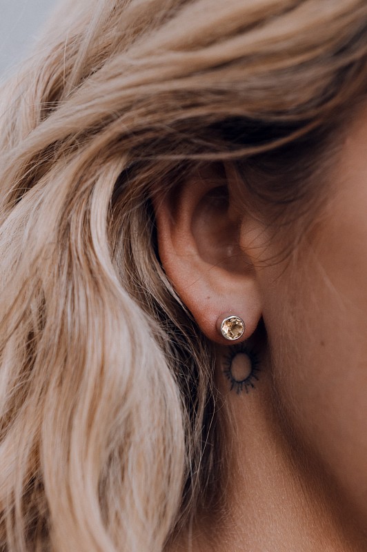 04-00-0165 Гвоздики с цитрином фасет (круглые) (Ag 925)