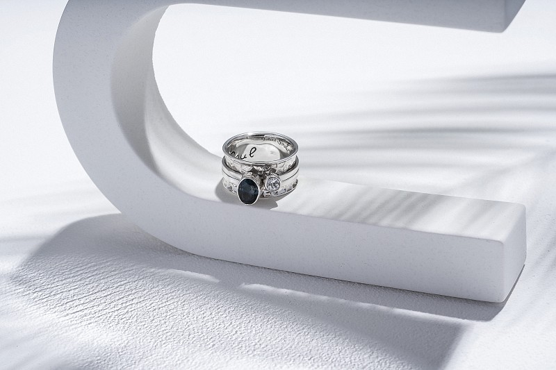 03-00-0347 Кольцо-механизм с овальным лондонским и круглым белым топазами (Ag 925)