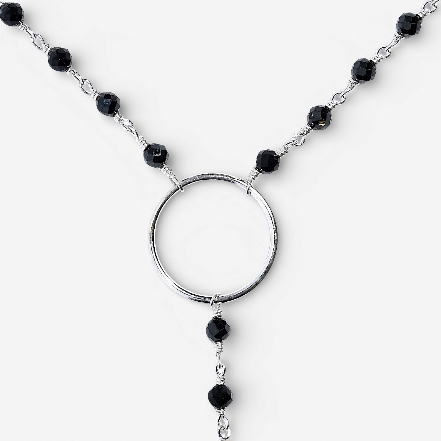 01-00-0109 Одинарный галстук с чёрным ониксом, кольцом и серебряной пластиной (Ag 925)-1