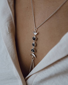 01-00-0011 Бодичейн лунный цикл чёрная шпинель (Ag 925)-3