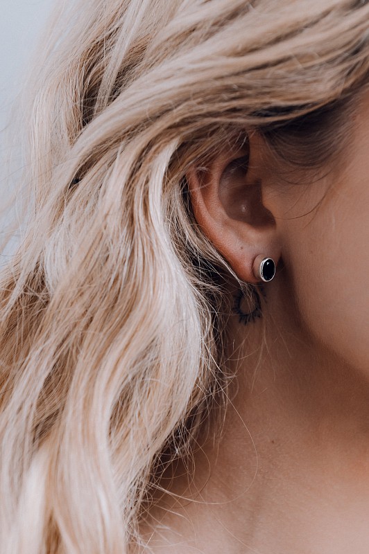 04-00-0093 Гвоздики с чёрной шпинелью (овальные) (Ag 925)