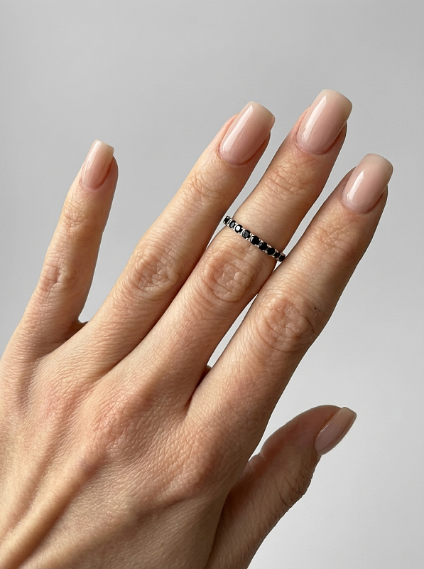 03-00-0693 Классическое кольцо на фалангу с дорожкой черных цирконов (Ag 925)