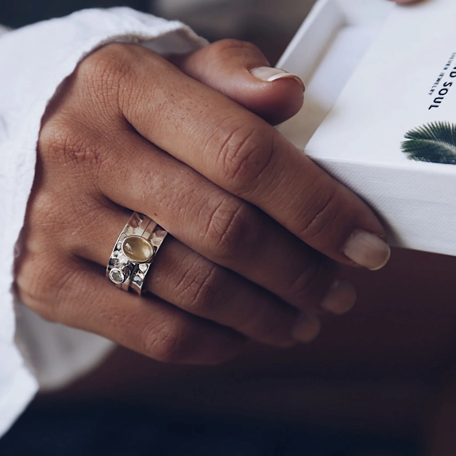 03-00-0350 Кольцо-механизм с овальным цитрином кабошон и белым топазом (Ag 925)-5