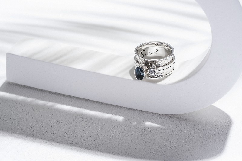 03-00-0347 Кольцо-механизм с овальным лондонским и круглым белым топазами (Ag 925)