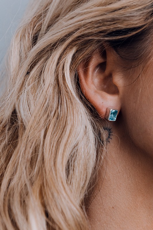 04-00-0325 Гвоздики с прямоугольным топазом Sky (фасет) (Ag 925)