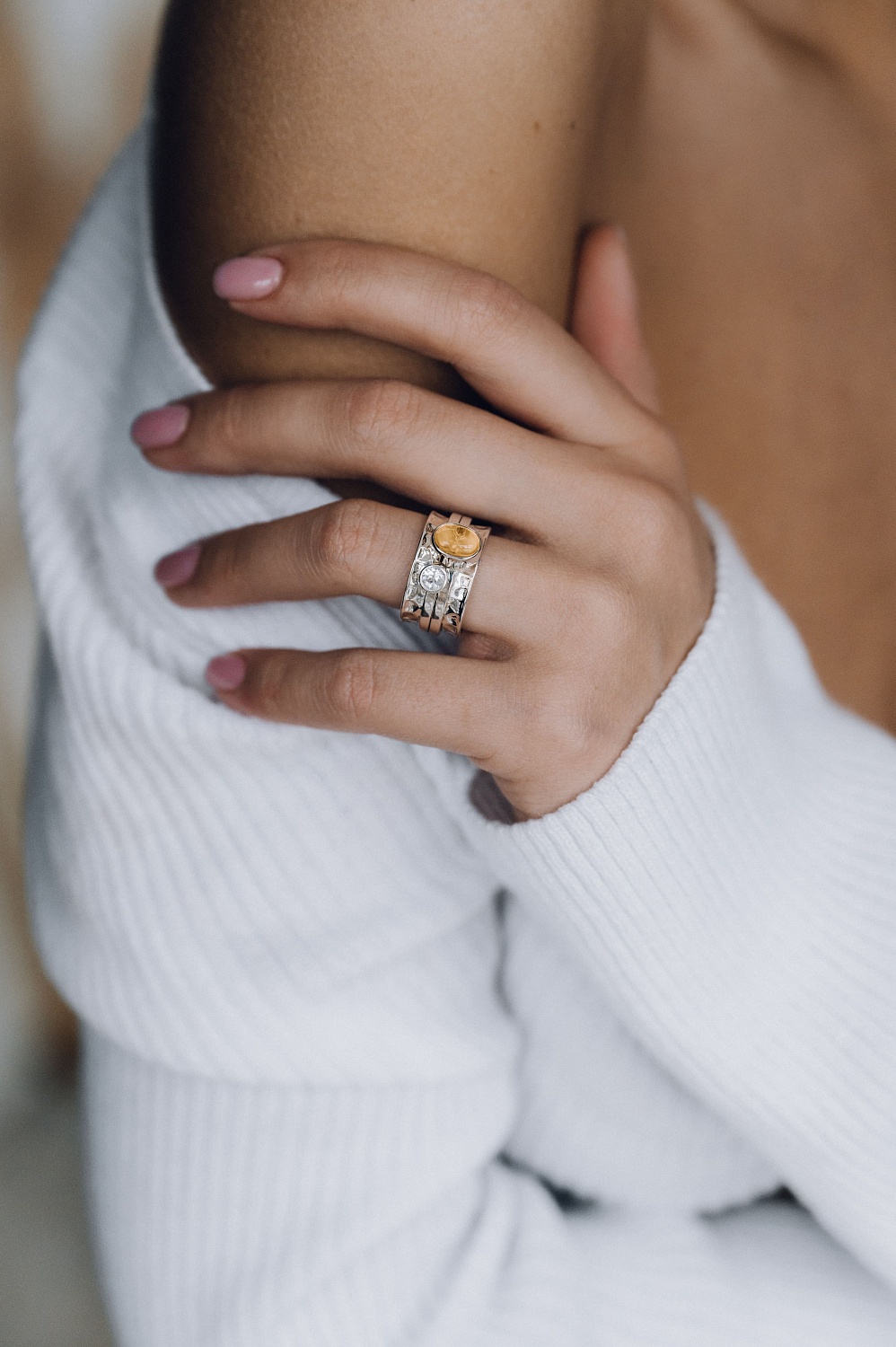 03-00-0350 Кольцо-механизм с овальным цитрином кабошон и белым топазом (Ag 925)-4