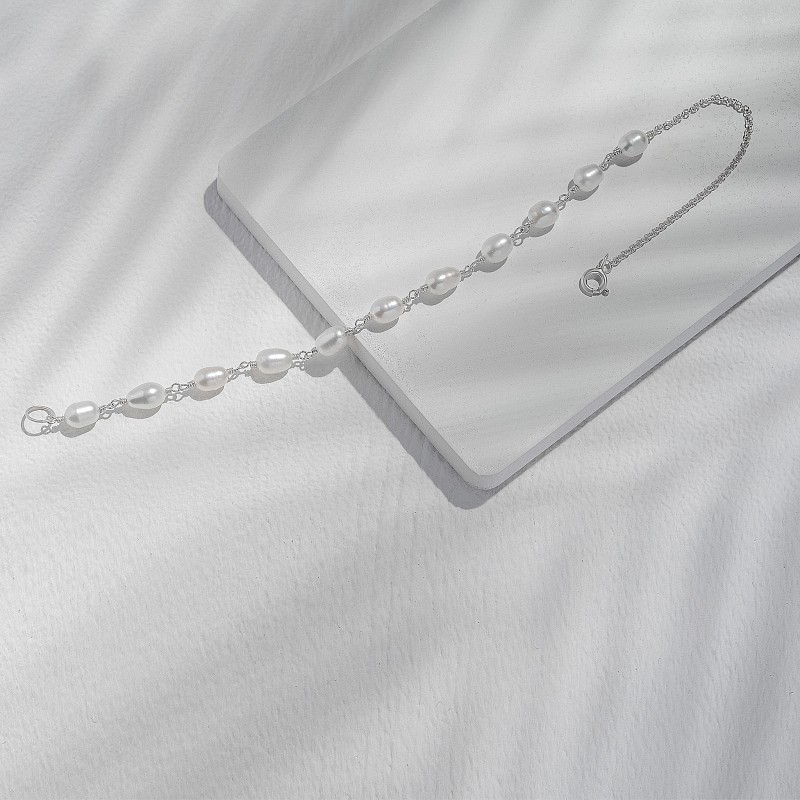 01-00-0677 Цепочка на карабин Жемчуг правая (через плетение) (Ag 925)