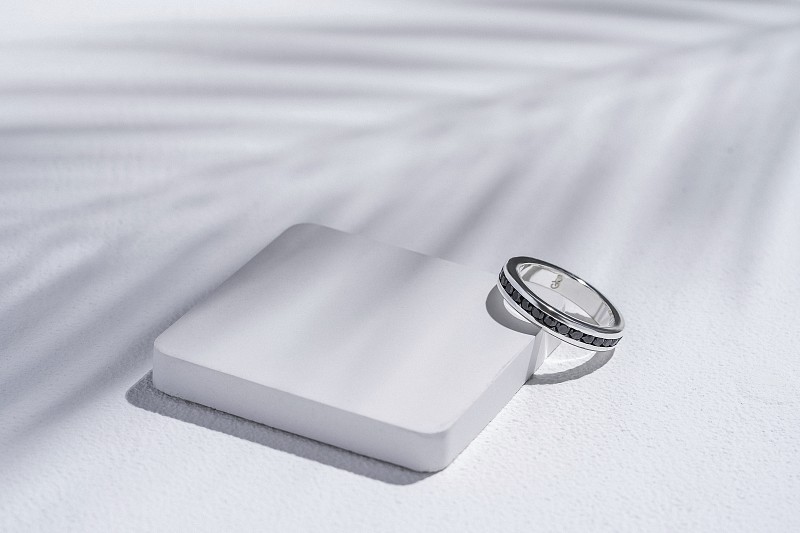 03-00-0302 Кольцо на фалангу с дорожкой черных цирконов (Ag 925)