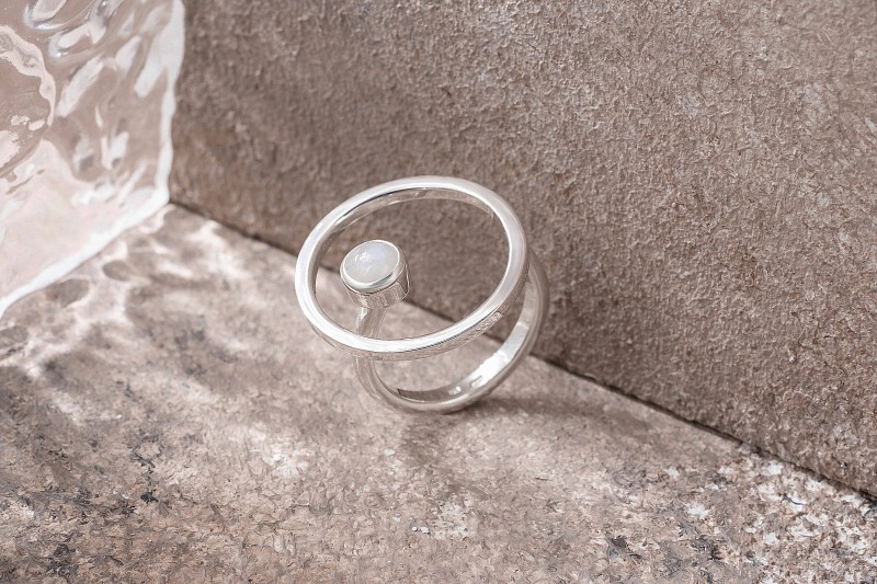 03-00-0532 Кольцо Сфера с лунным камнем (Ag 925)