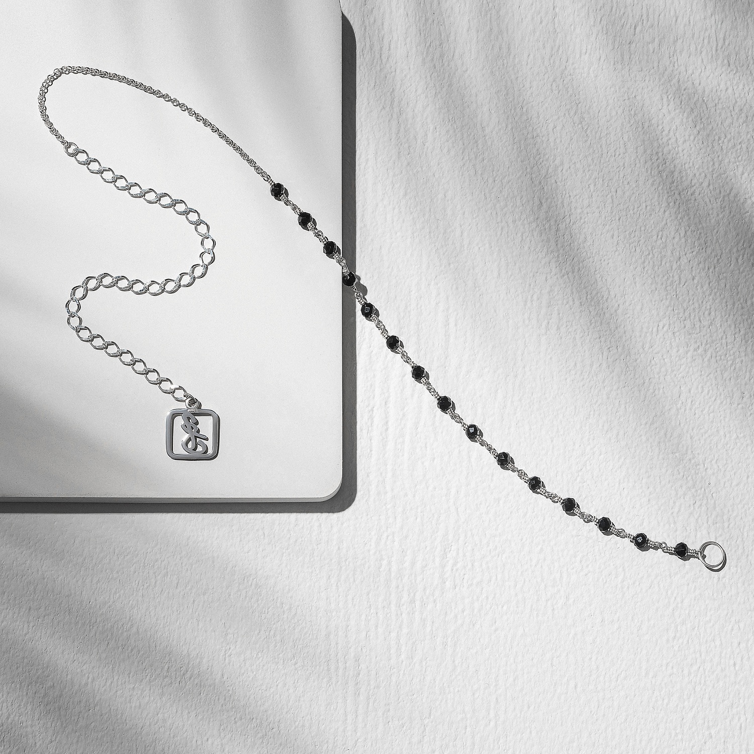 01-00-0674 Цепочка на карабин Оникс левая (через плетение) (Ag 925)-1