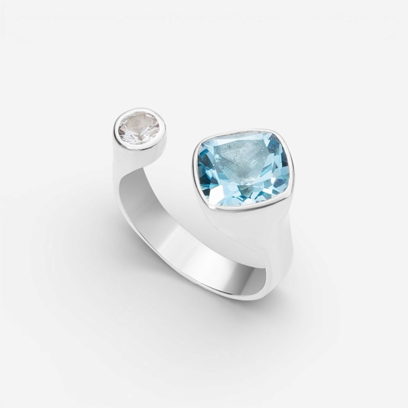 03-00-0565 Кольцо несмыкающееся с топазом Sky (ромб) и белым топазом (Ag 925)