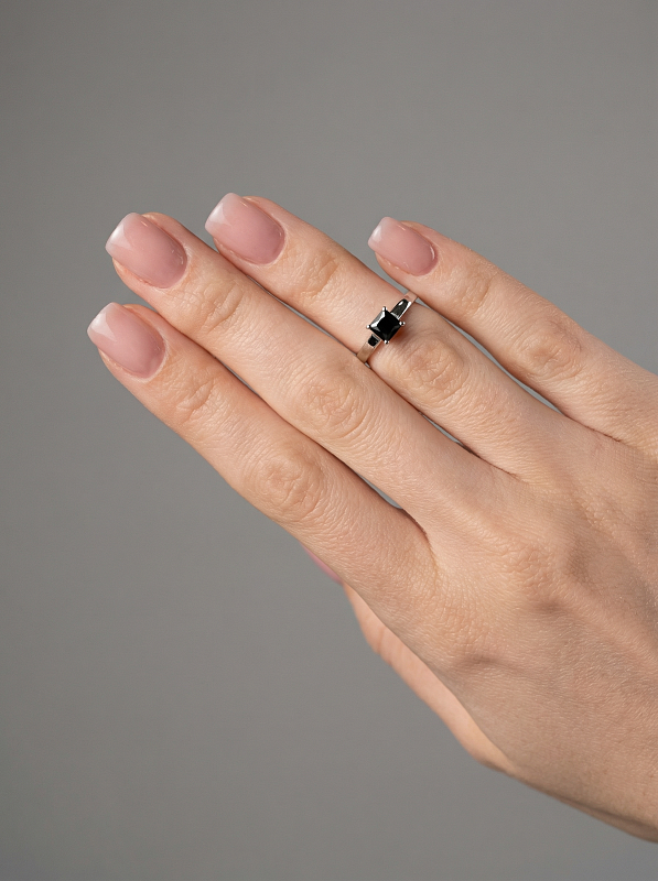 03-00-0686 Классическое кольцо на фалангу с квадратным чёрным цирконом (гладкое) (Ag 925)