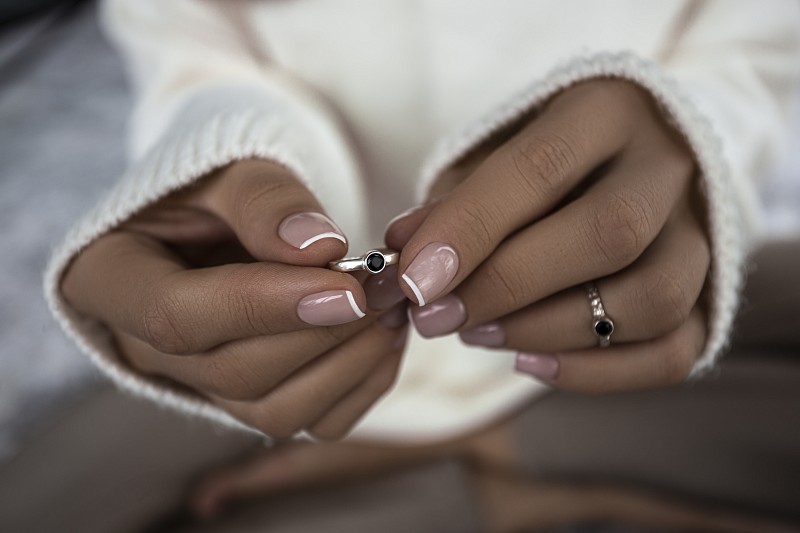 03-00-0163 Кольцо на фалангу с круглым чёрным цирконом (гладкое) (Ag 925)