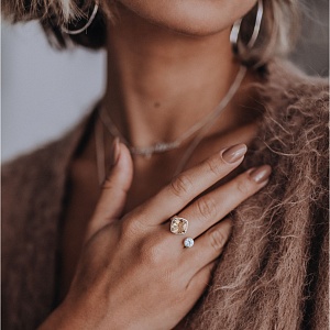 03-00-0564 Кольцо несмыкающееся с цитрином(ромб) и белым топазом (Ag 925)-2