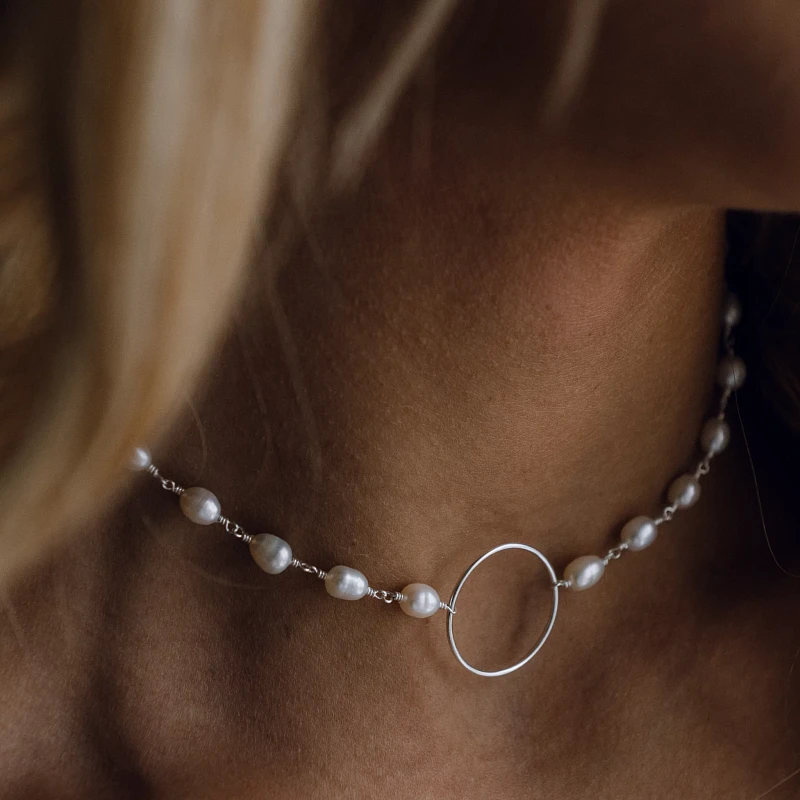 01-00-0130 Колье бесконечность с белым жемчугом (Ag 925)