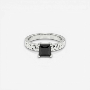 03-00-0688 Классическое кольцо на фалангу с квадратным чёрным цирконом (мятое) (Ag 925)-1