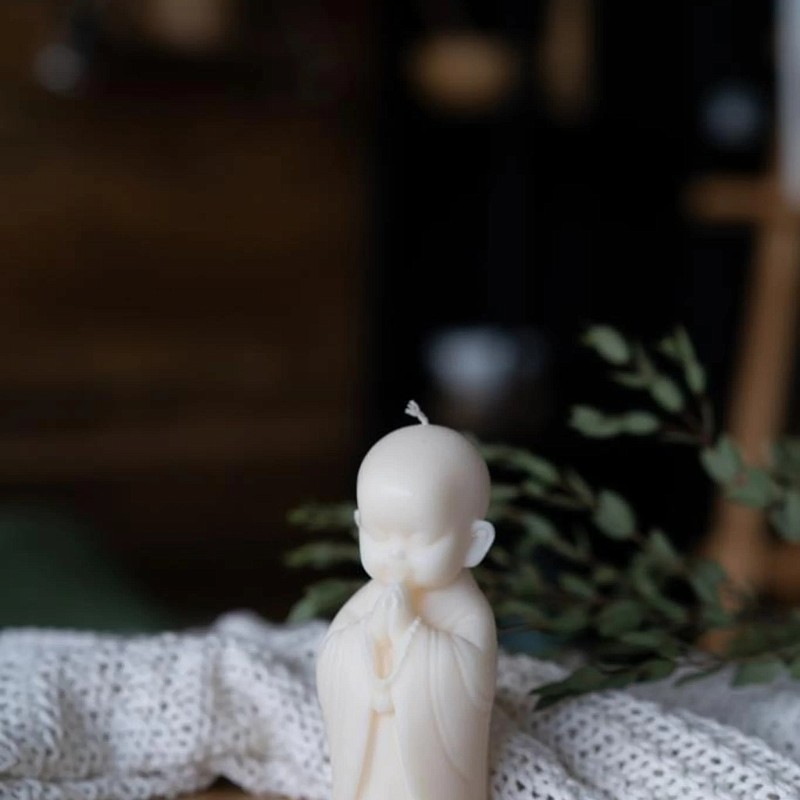 55-00-0012 Свеча Монах