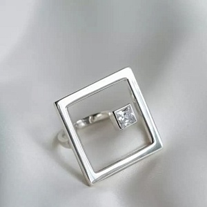 03-10-0293 Кольцо Сфера Квадрат с белым топазом (Ag 925)-1