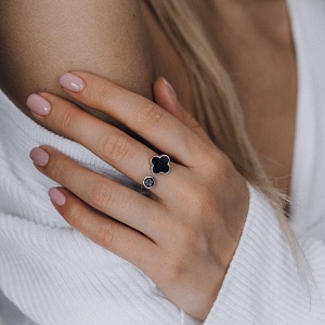 03-20-0092 Кольцо клевер с чёрным ониксом и чёрным цирконом (Ag 925)-1