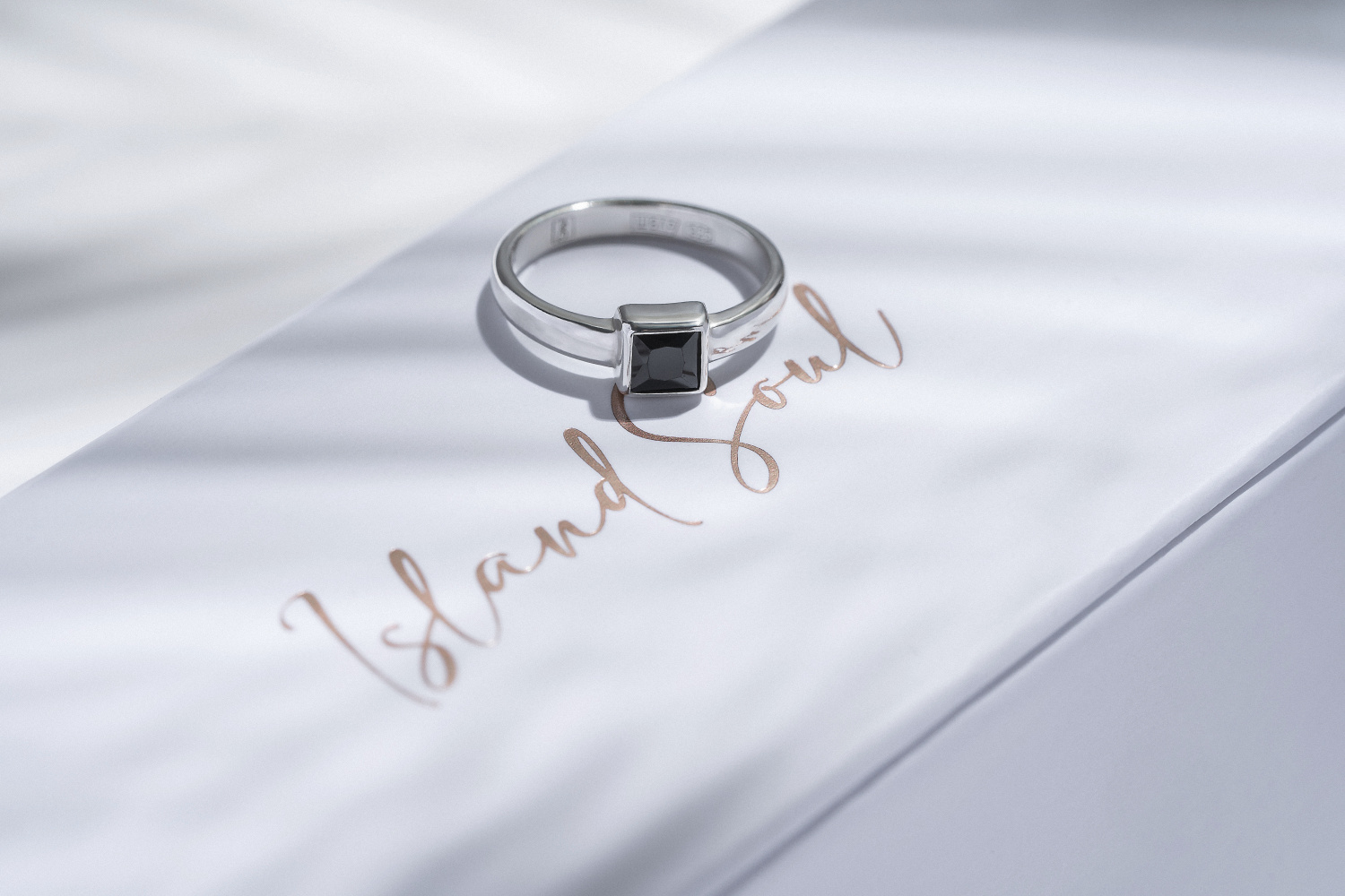 03-00-0177 Кольцо на фалангу с квадратным чёрным цирконом (гладкое) (Ag 925)