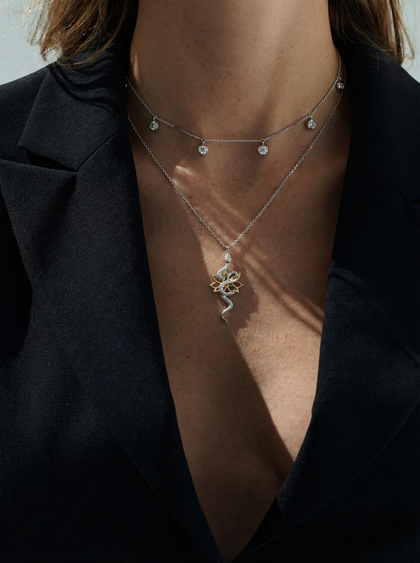 09-00-0767 Колье со змеёй и лотосом в позолоте (Ag 925)