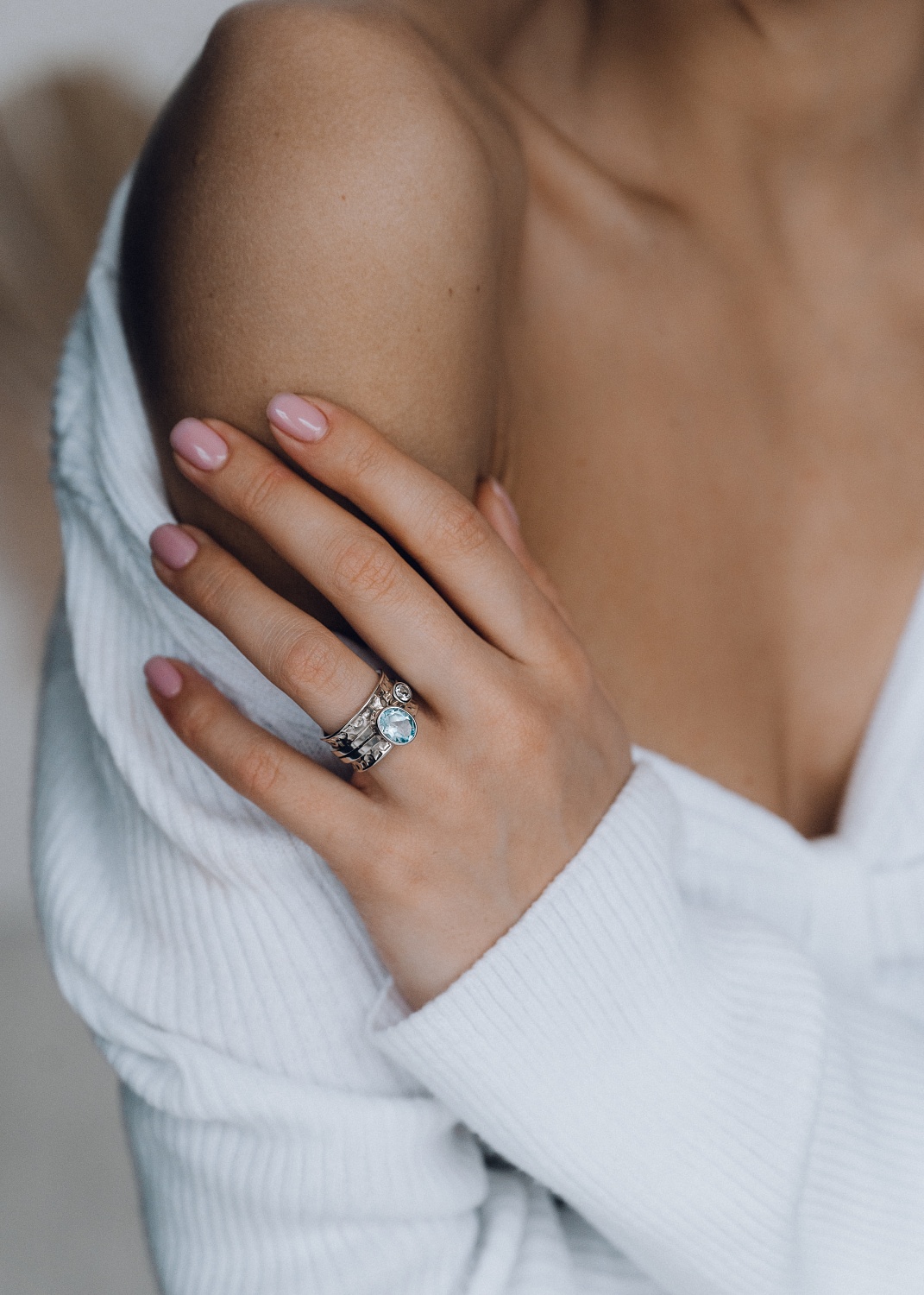 03-00-0457 Кольцо-механизм с овальным топазом Sky фасет и белым топазом (Ag 925)-3