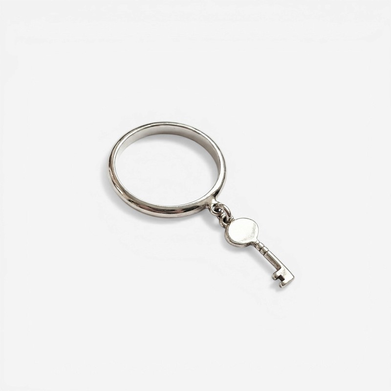 03-00-0060 Кольцо простое с подвеской "Ключик" (Ag 925)