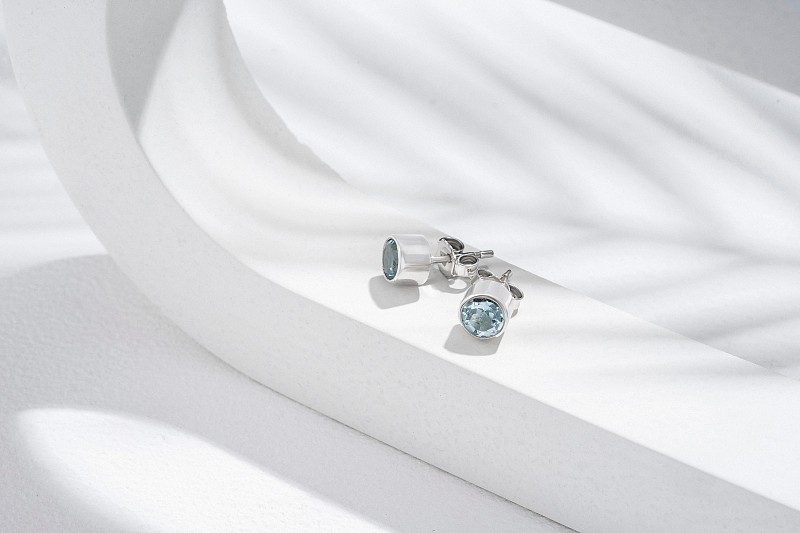 04-00-0318 Гвоздики с круглым топазом Sky (фасет) (Ag 925)