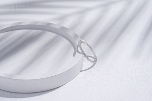 03-00-0410 Кольцо "Дорожка Топазов" (Ag 925)-2