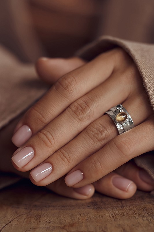 03-00-0350 Кольцо-механизм с овальным цитрином кабошон и белым топазом (Ag 925)