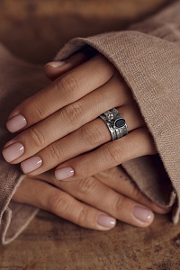 03-00-0307 Кольцо-механизм с овальной чёрной шпинелью фасет и белым топазом (Ag 925)-7