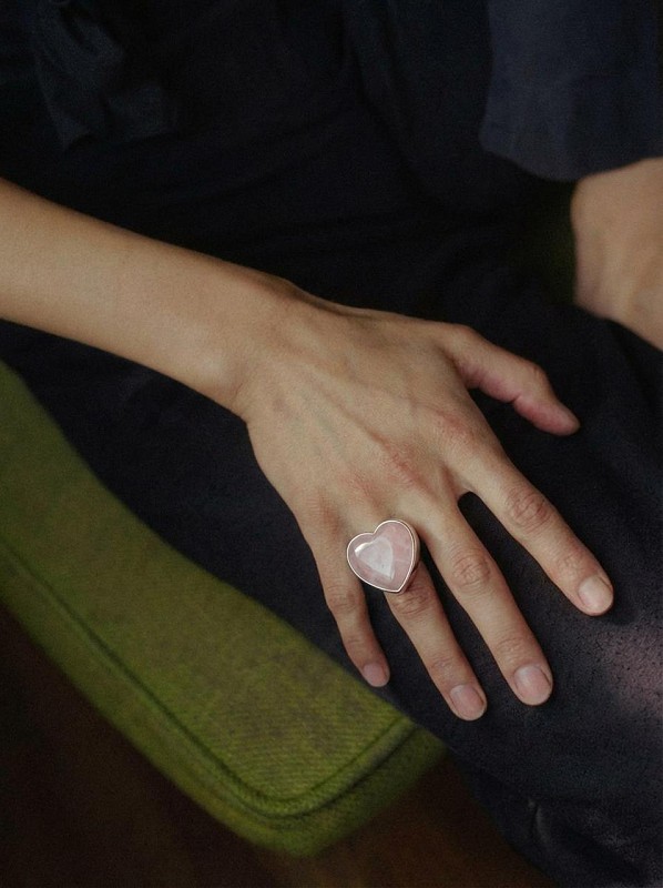 03-00-0129 Кольцо с розовым кварцем (сердце) (Ag 925)